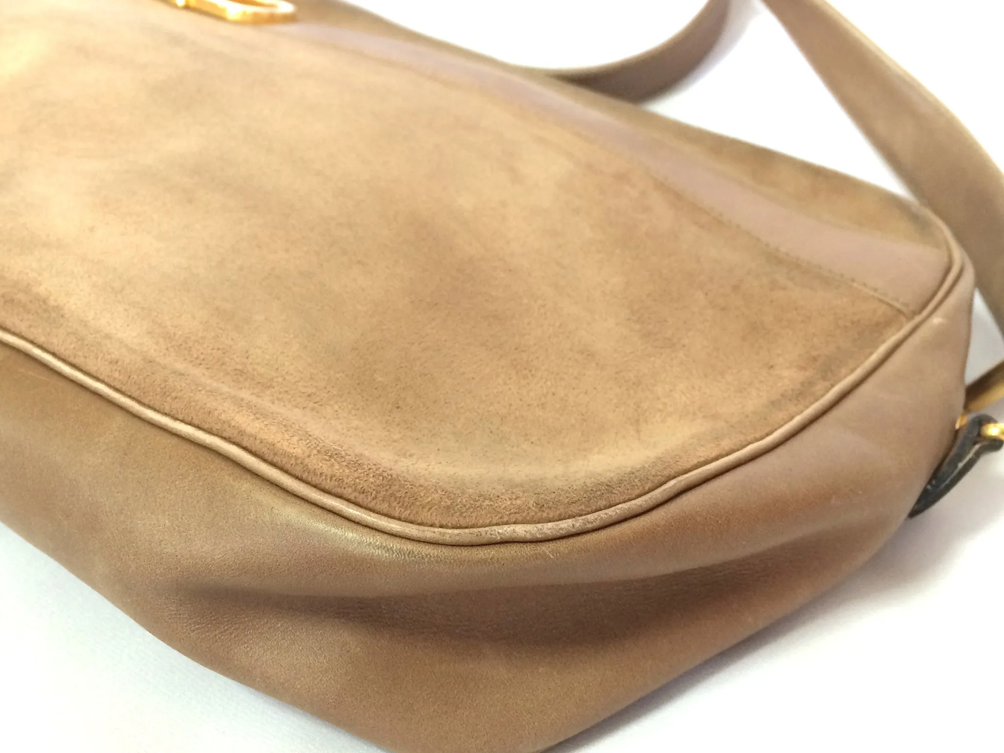 Vintage Christian Dior brown beige suede leather shoulder bag with golden CD motif. Masterpiece from MODELE EXCLUSIF. Unisex daily bag. 070403re1