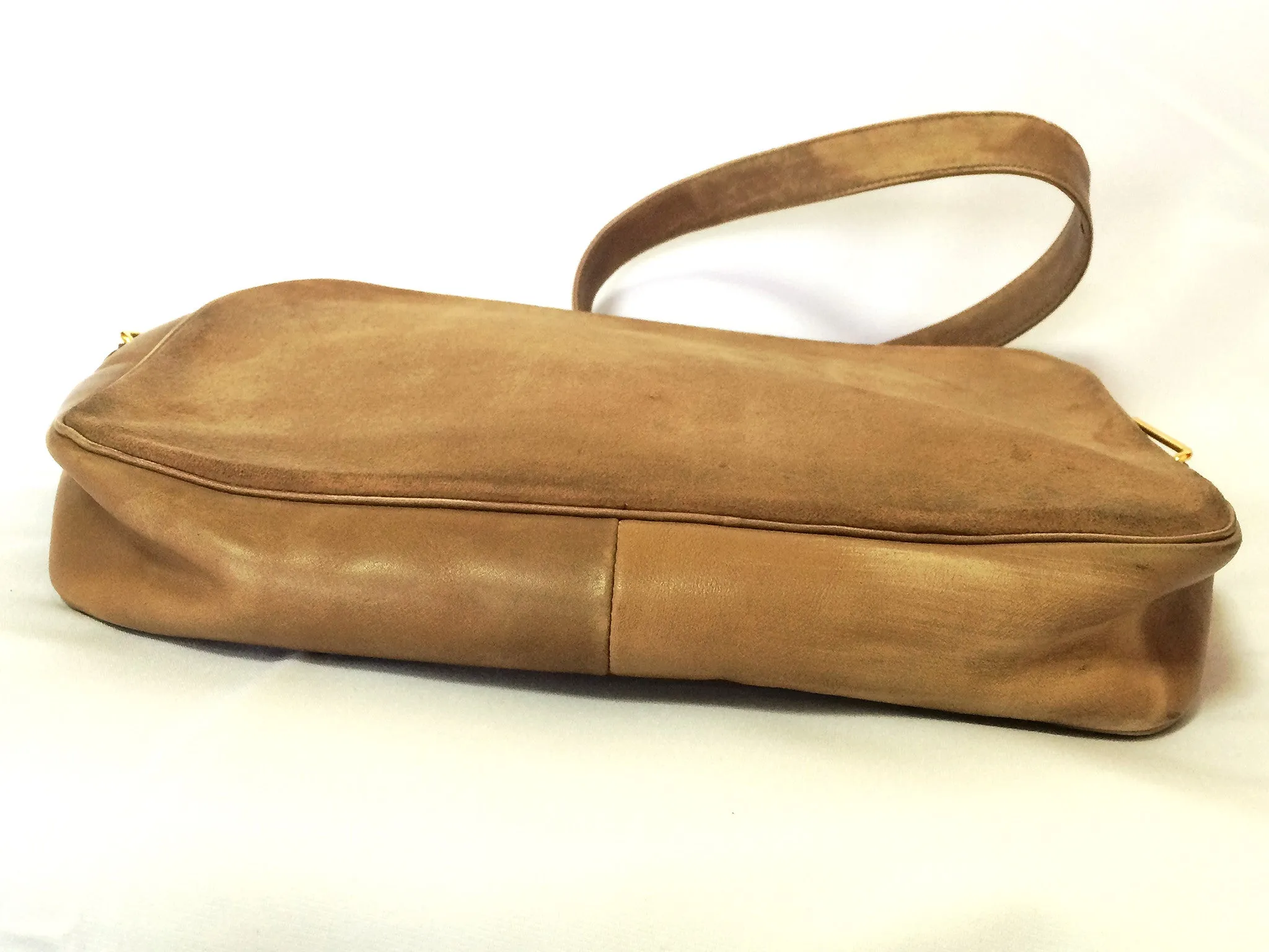 Vintage Christian Dior brown beige suede leather shoulder bag with golden CD motif. Masterpiece from MODELE EXCLUSIF. Unisex daily bag. 070403re1