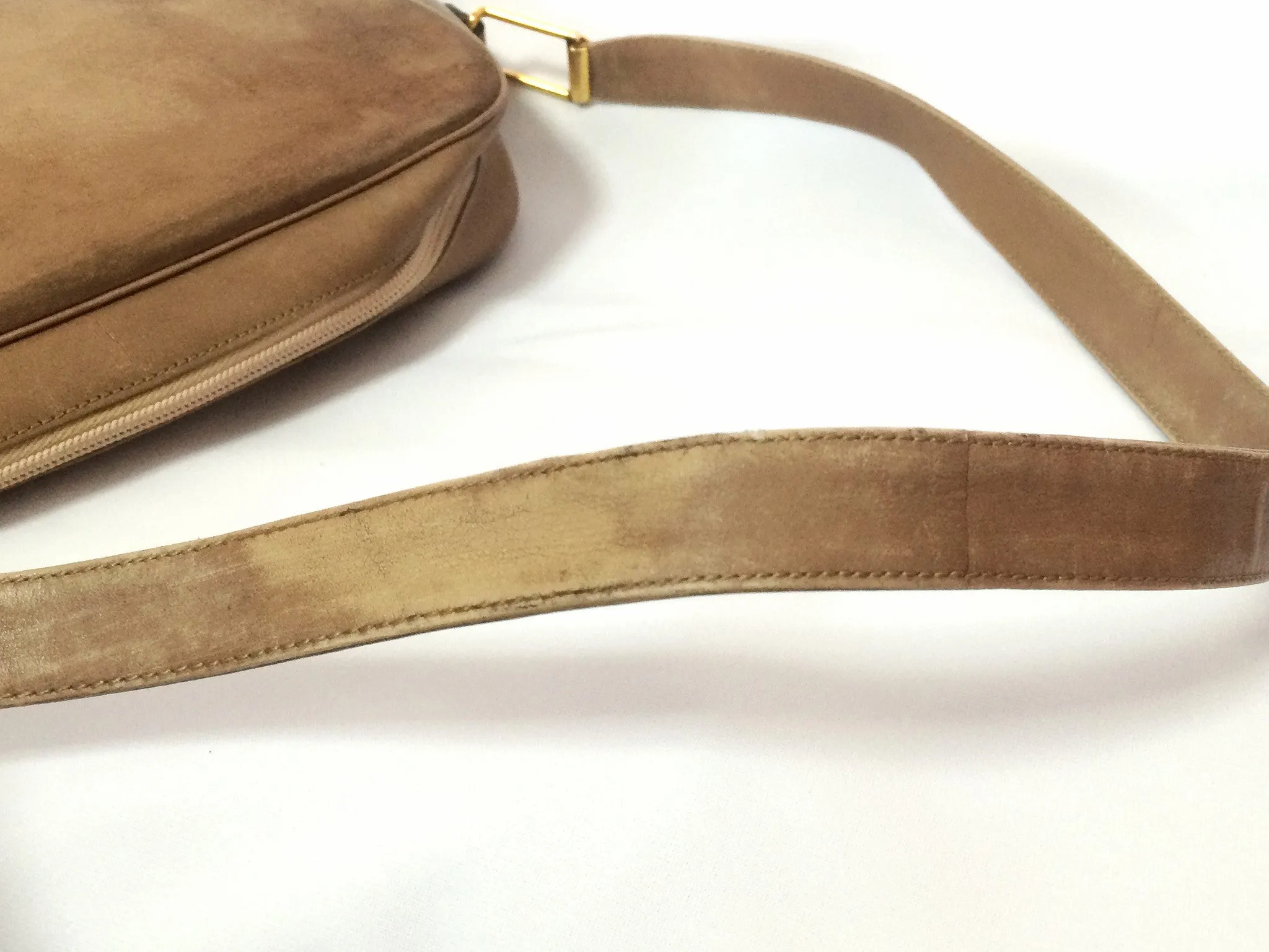 Vintage Christian Dior brown beige suede leather shoulder bag with golden CD motif. Masterpiece from MODELE EXCLUSIF. Unisex daily bag. 070403re1