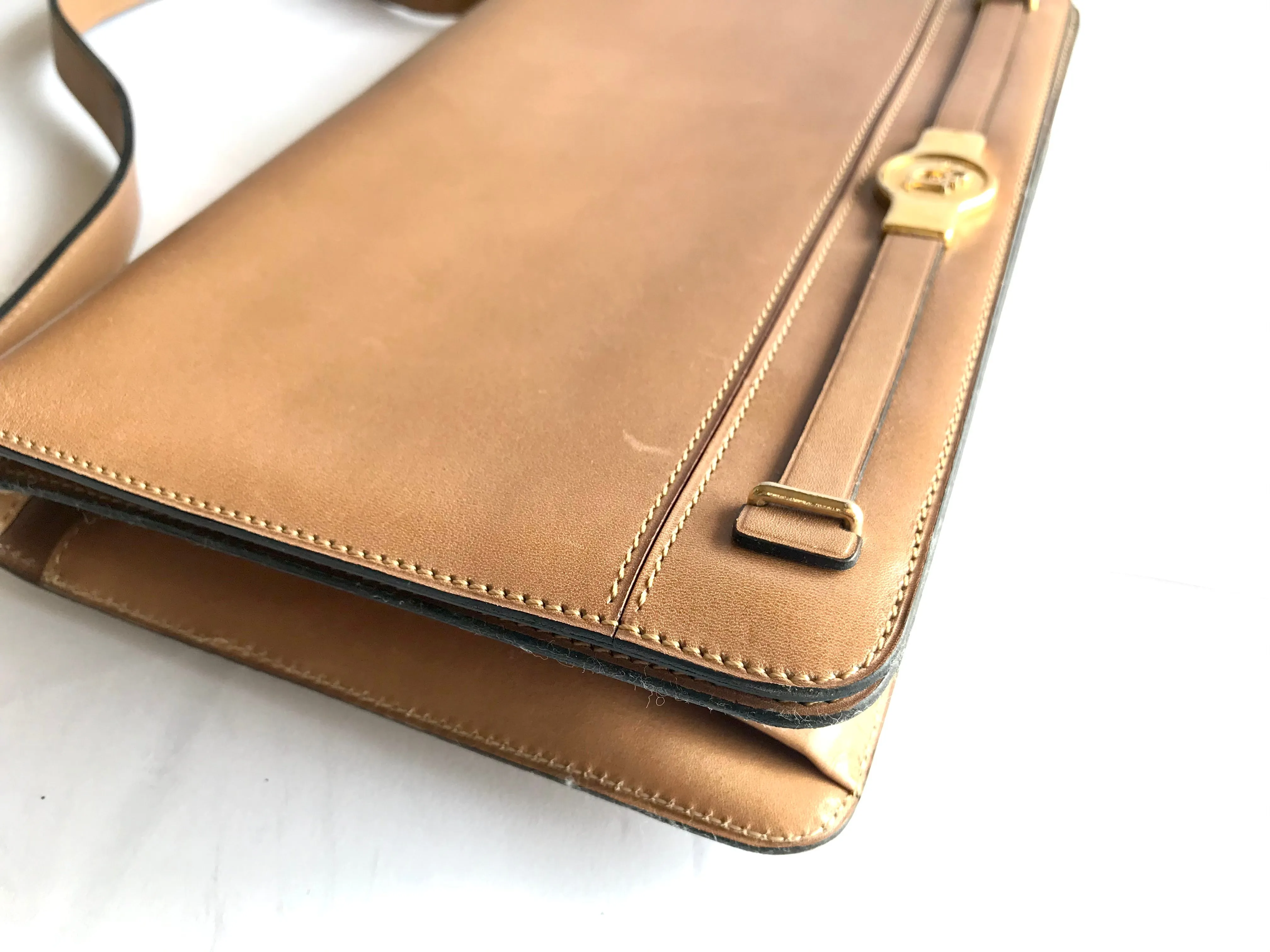 Vintage Christian Dior tanned brown leather shoulder clutch bag with golden CD motif.