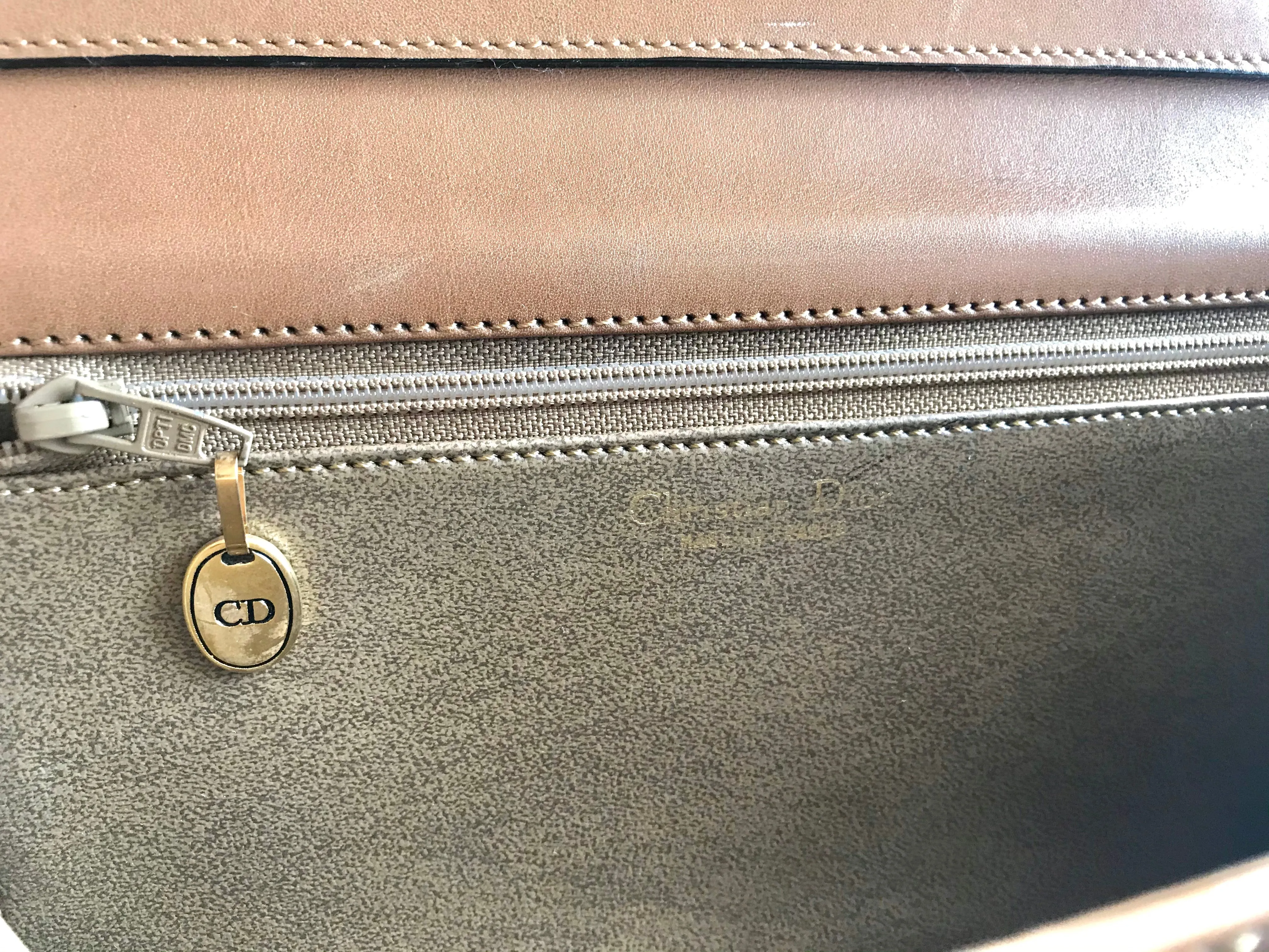 Vintage Christian Dior tanned brown leather shoulder clutch bag with golden CD motif.